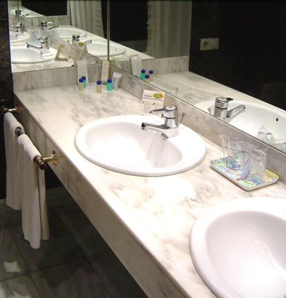 Rvhotels Spa Vila De Caldes - Adults Only Caldes De Montbui Ngoại thất bức ảnh