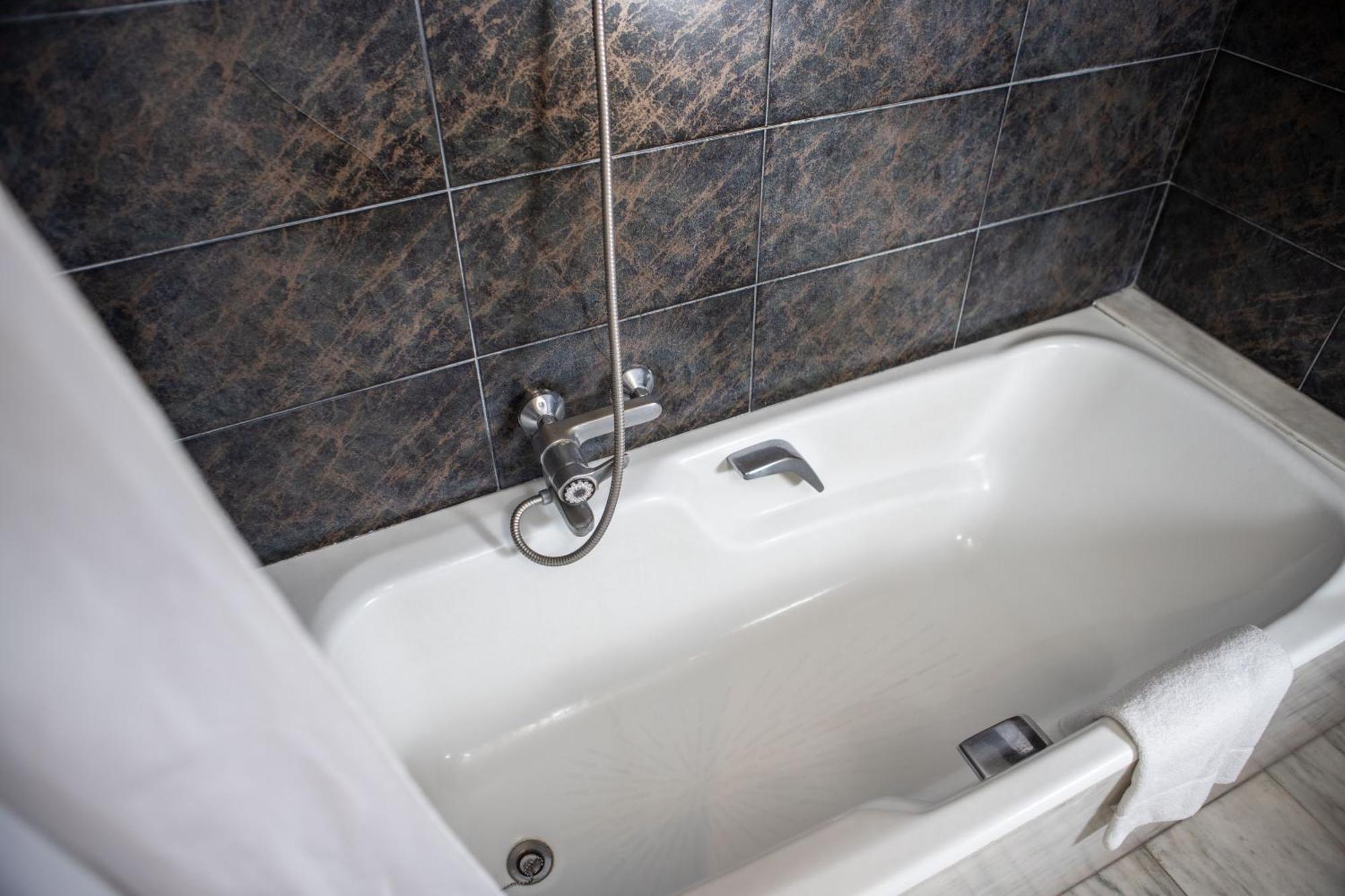 Rvhotels Spa Vila De Caldes - Adults Only Caldes De Montbui Phòng bức ảnh